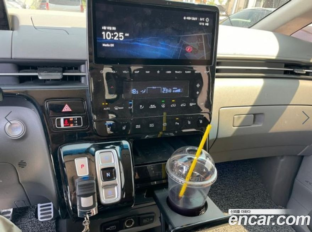 Hyundai Staria 4WD Lounge 7-и местный (06.2021)