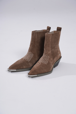 Казаки из натуральной замши со стальным носиком AMALIA