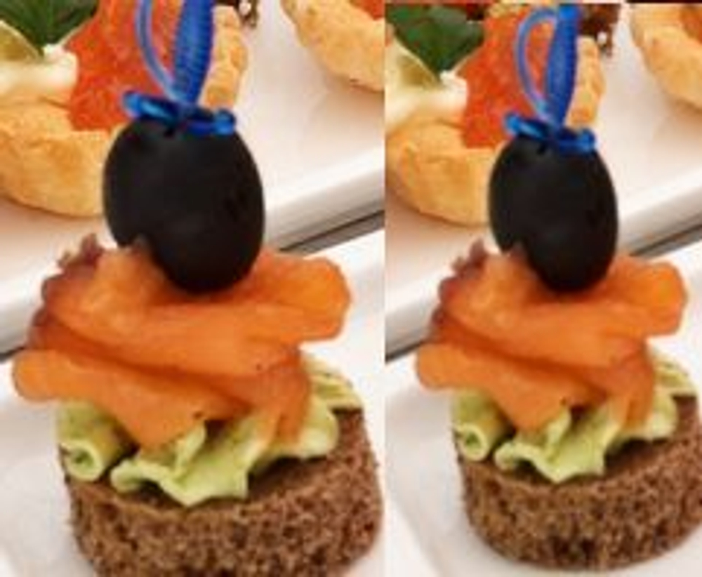 Канапе с семгой и зеленым маслом на бородинском хлебе (25 гр.)