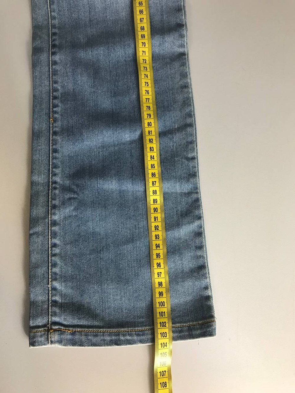 Джинсы F5 лаконичные, маркировка 27/34, визуально на 44/46 размер, новые