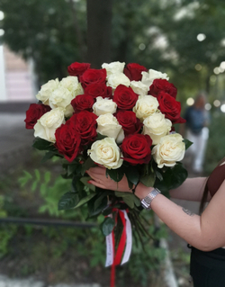 Букет из 33 роз