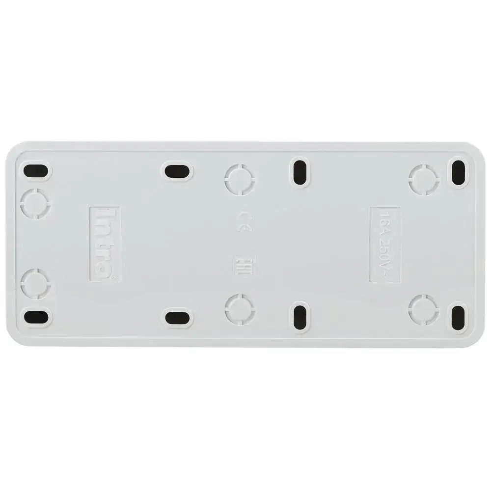 Розетка Intro Quadro 2-206-01 с заземлением трехместная 3х2P+E 16А-250В IP20 открытой установки белая