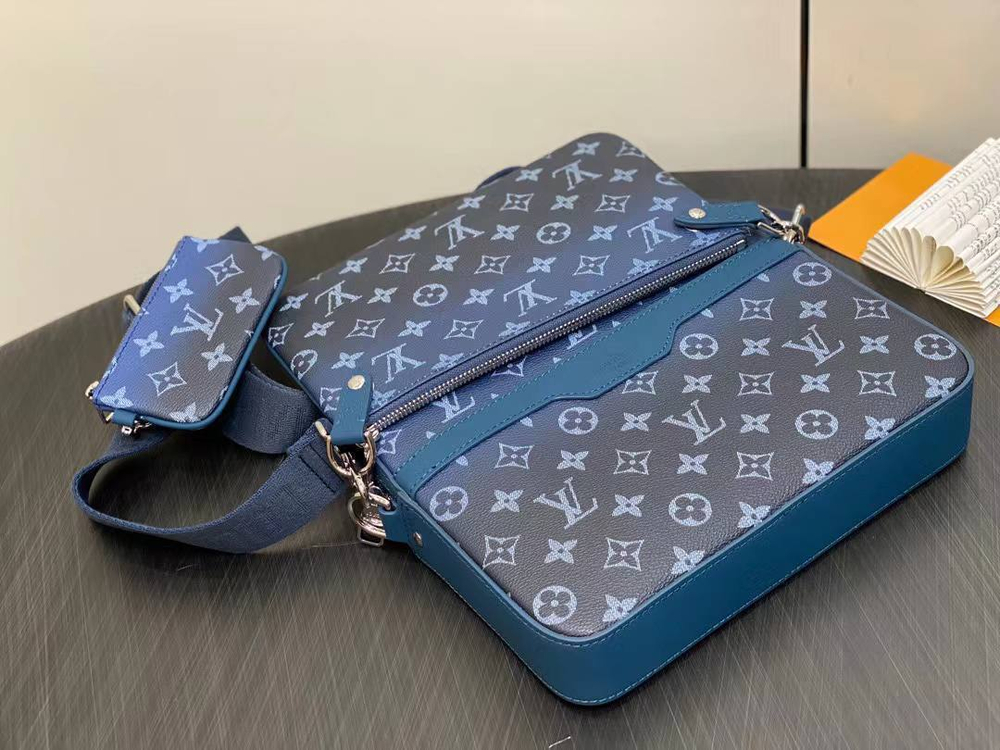 Сумка-мессенджер Louis Vuitton