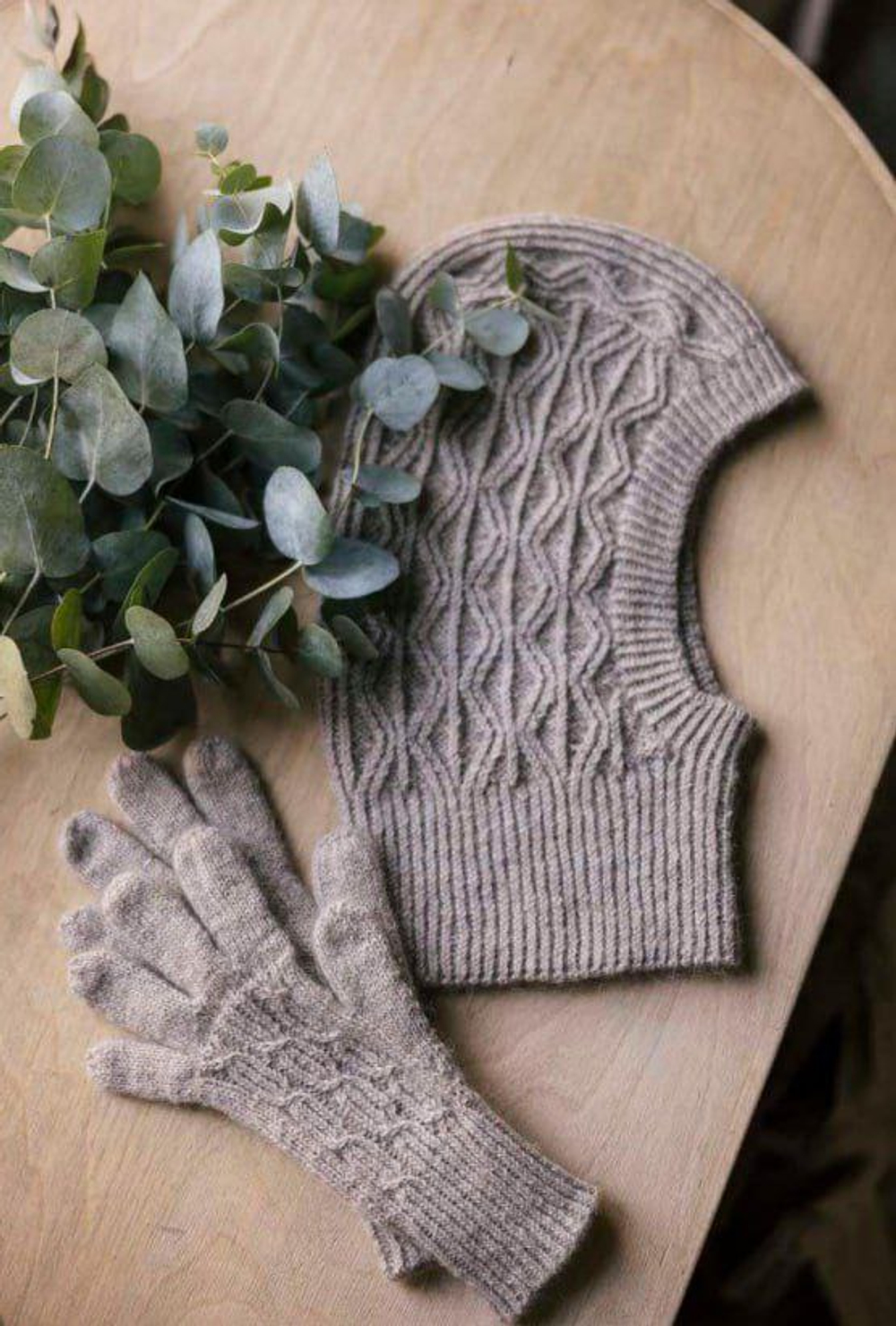 Описание по вязанию балаклавы спицами "Viola"