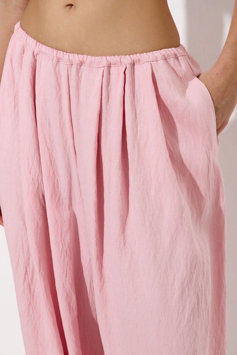 Брюки алладины из вискозы розового цвета