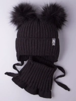 Шапка зимняя детская с помпонами и манишка