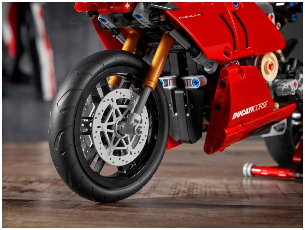 Конструктор LEGO Technic 42107 Ducati Panigale V4 R