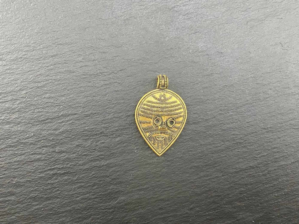 Подвеска. Клад из Фельсхаген 10 в.