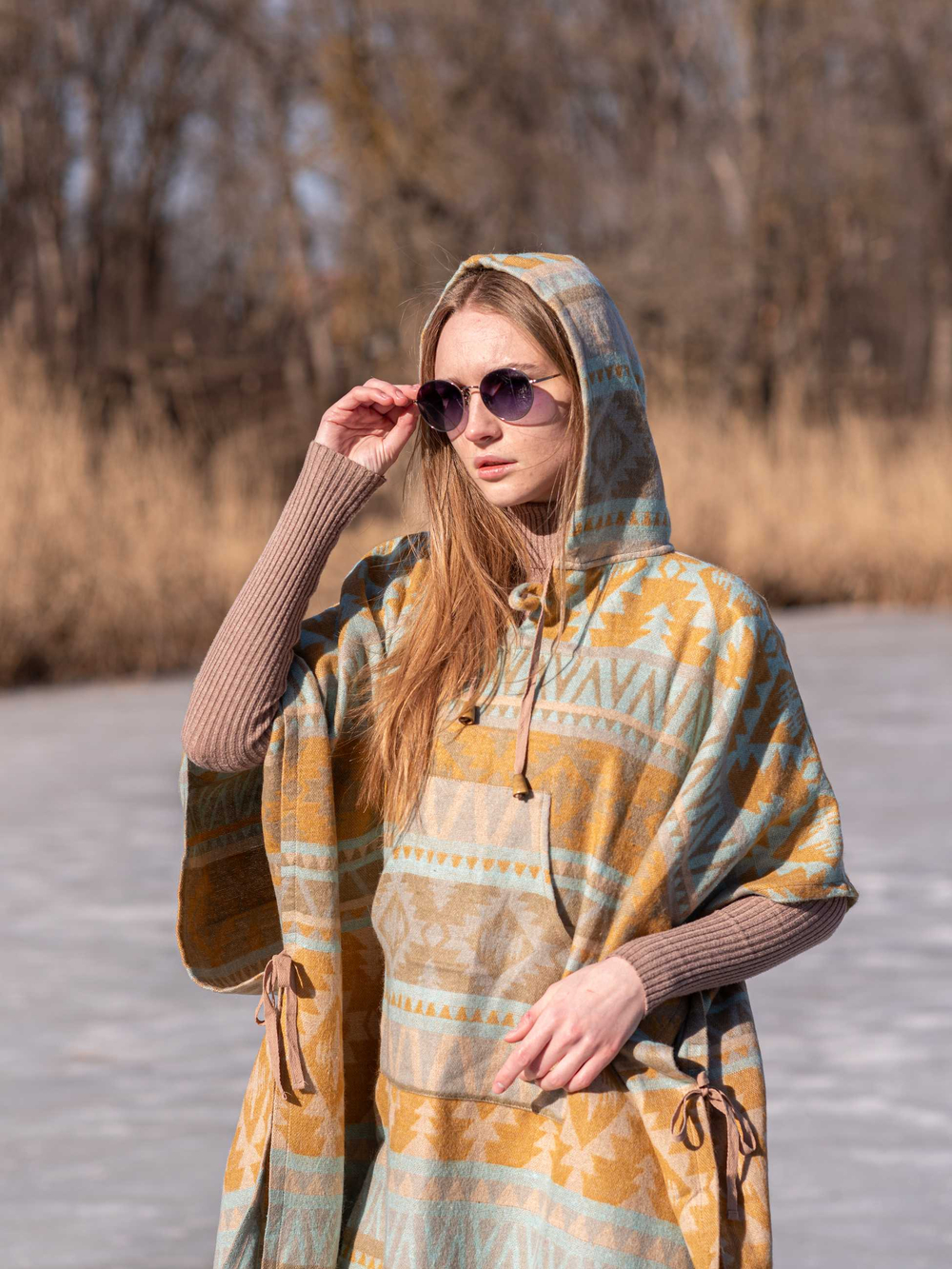 Пончо шерстяное с орнаментом