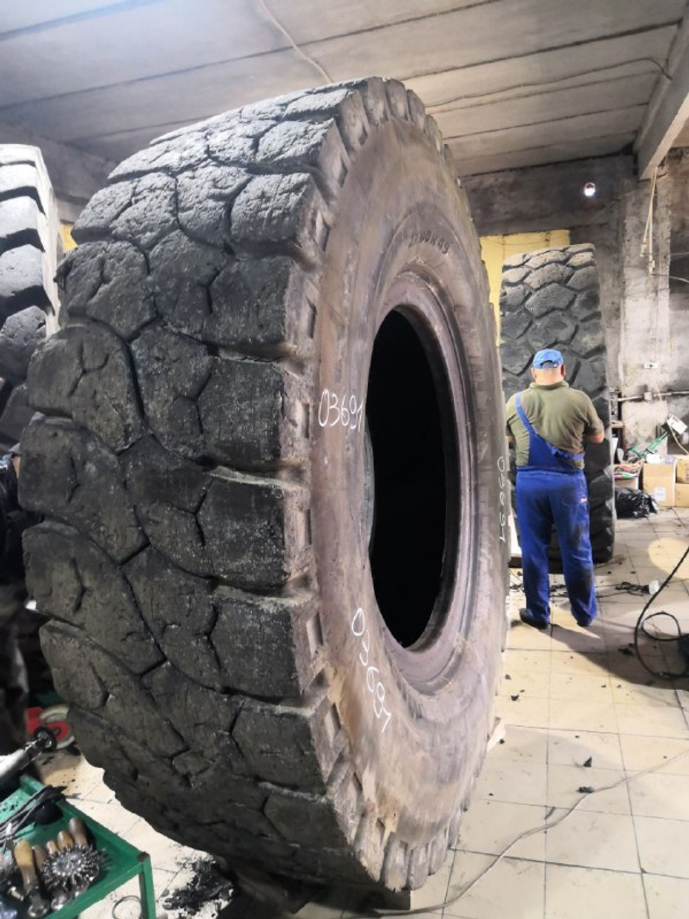 27.00R49 Michelin XDR3 шина б/у