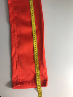 Джинсы Orsay яркого оттенка, визуально на 46 размер