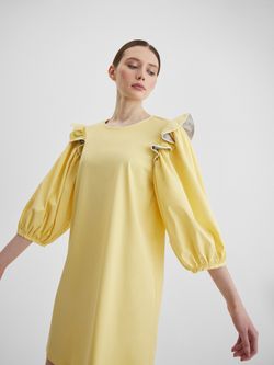 Платье с воланами светло-желтого цвета