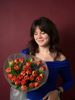 Букет оранжевых пионовидных тюльпанов