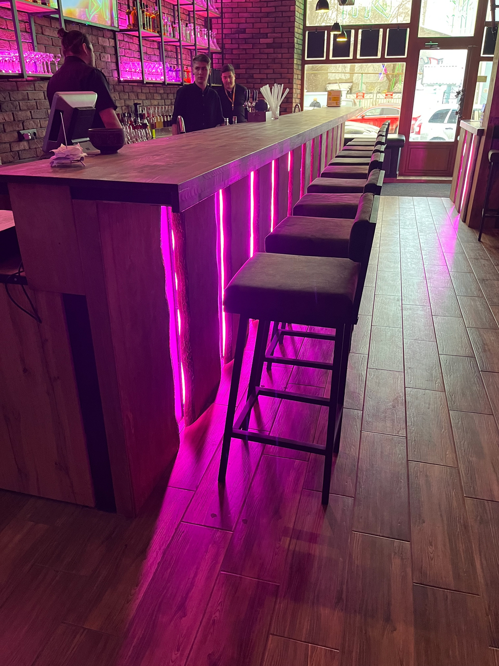 Барный стул с поворотным механизмом