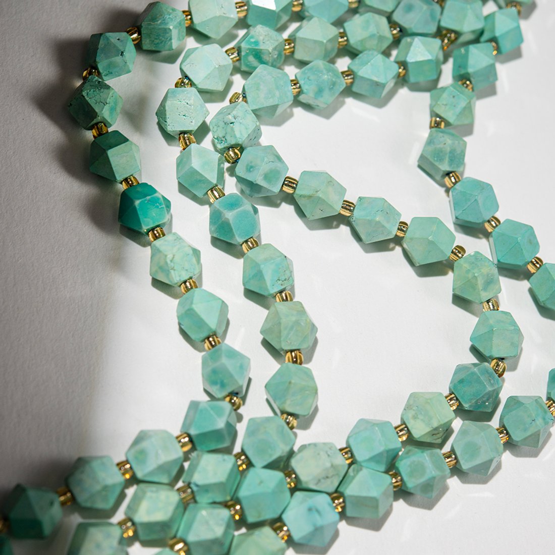 Туркенит (имитация бирюзы), многогранник, 10*8,7мм