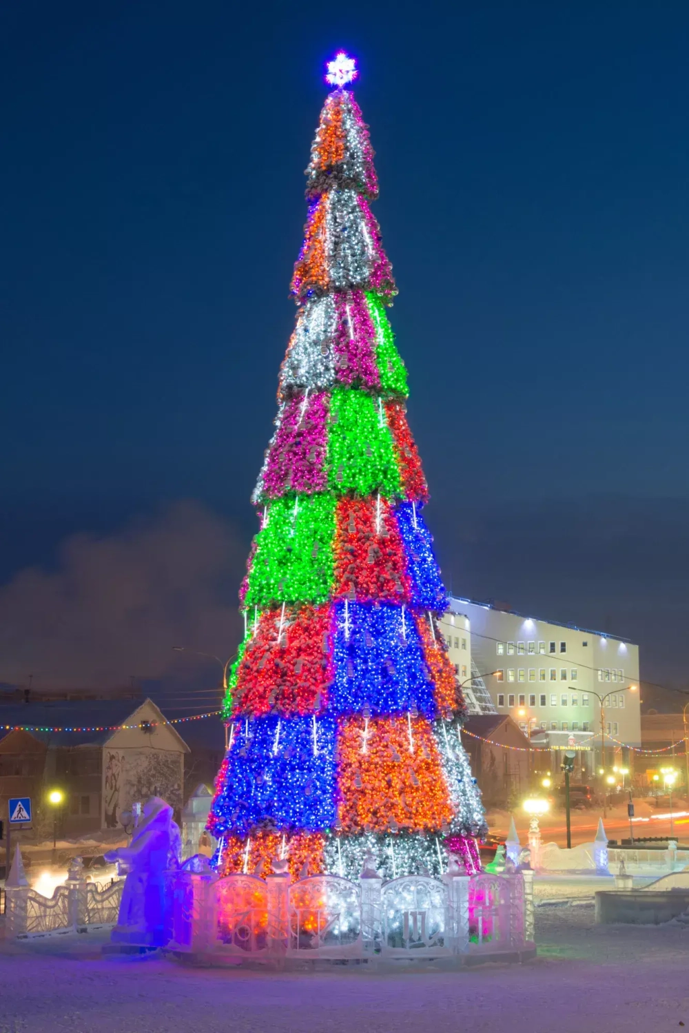 Уличная елка светодинамическая сегментная Сибирская зеленая 19 м., каркасная, ПВХ, Green Trees (GT19SIBPVCLED)