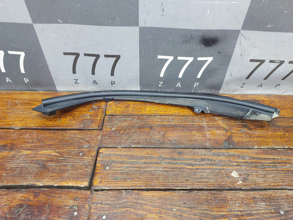 Накладка двери задней левой нижняя Toyota RAV4 V (XA50) 18-нв Б/У Оригинал 678580R060