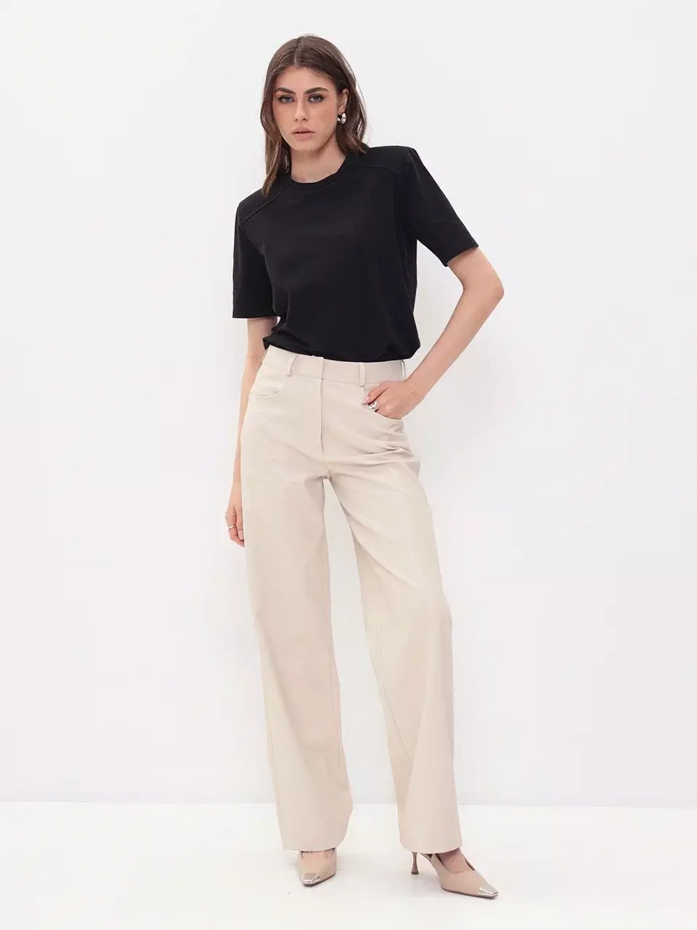 Брюки из экокожи бежевые