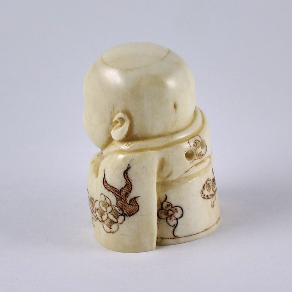 Нэцкэ Ребенок Карако в кимоно