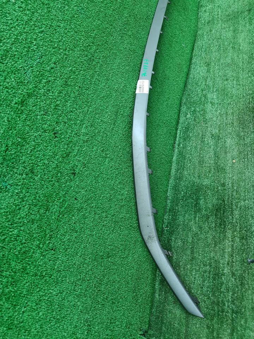 Молдинг переднего бампера Audi Q8 (18-23) S-line