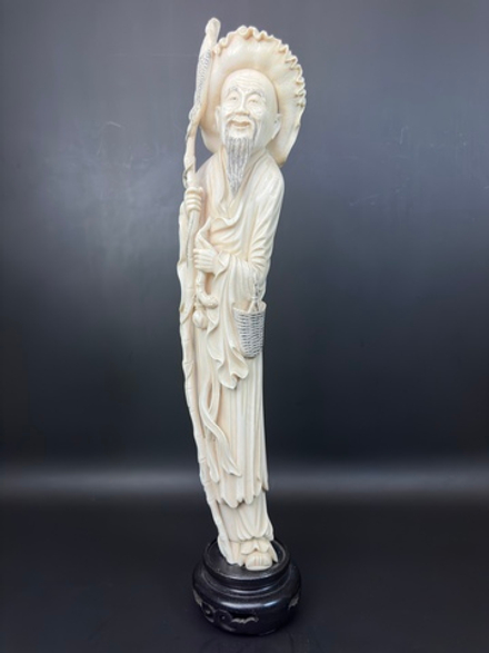 Скульптурная композиция — Рыбак с удочкой