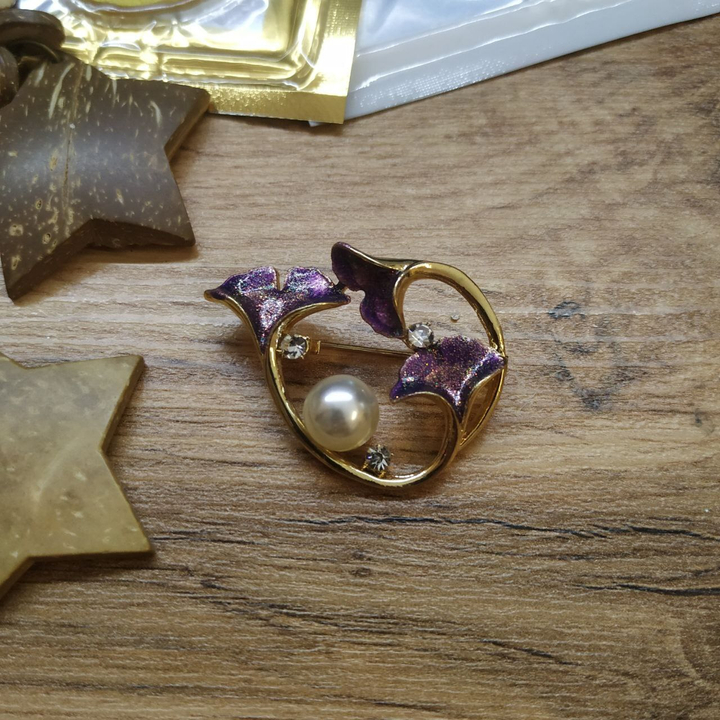 Брошь Вьюнок с бусинкой стразы эмаль цветная с блестками металл золотистый