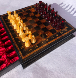 Ларец 39*39*7,5 см (дуб) с шахматами средний