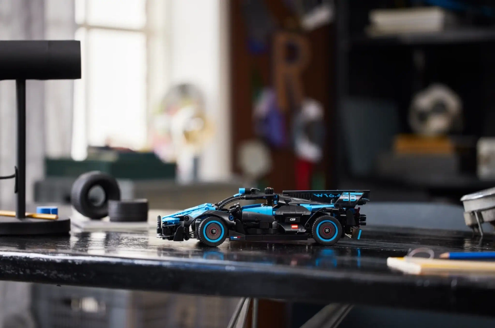 Конструктор LEGO Technic 42162 Bugatti Bolide Agile синего цвета