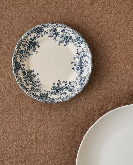 ZARA HOME ФАЯНСОВАЯ ТАРЕЛКА ДЛЯ ХЛЕБА С ЦВЕТОЧНЫМ УЗОРОМ, СИНИЙ