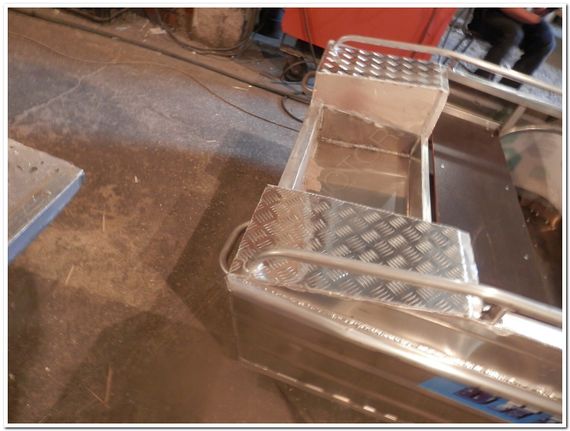 Алюминиевая моторно-гребная лодка Вятка Профи 40