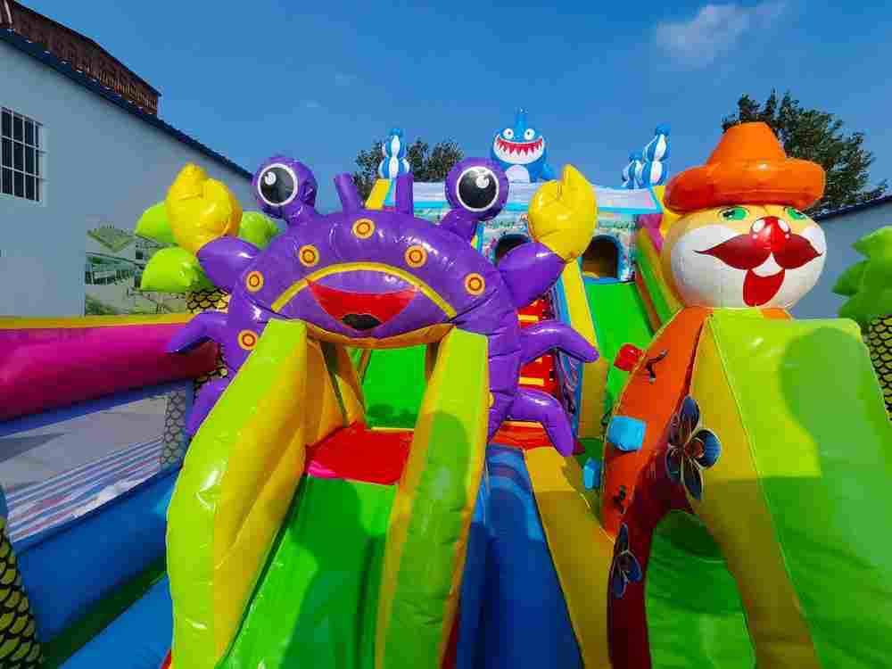 Коммерческий надувной батут с горкой «В гостях у моря» 10*5*5 м.