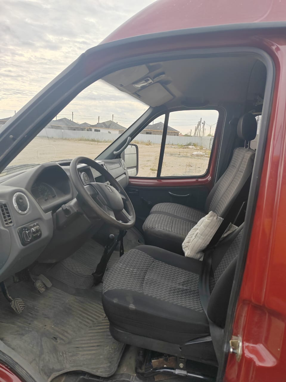 GAZ SOBOL Цельнометаллический 27527-773 (Бензиновый, 2,7 л, 107 л.с. 4WD)