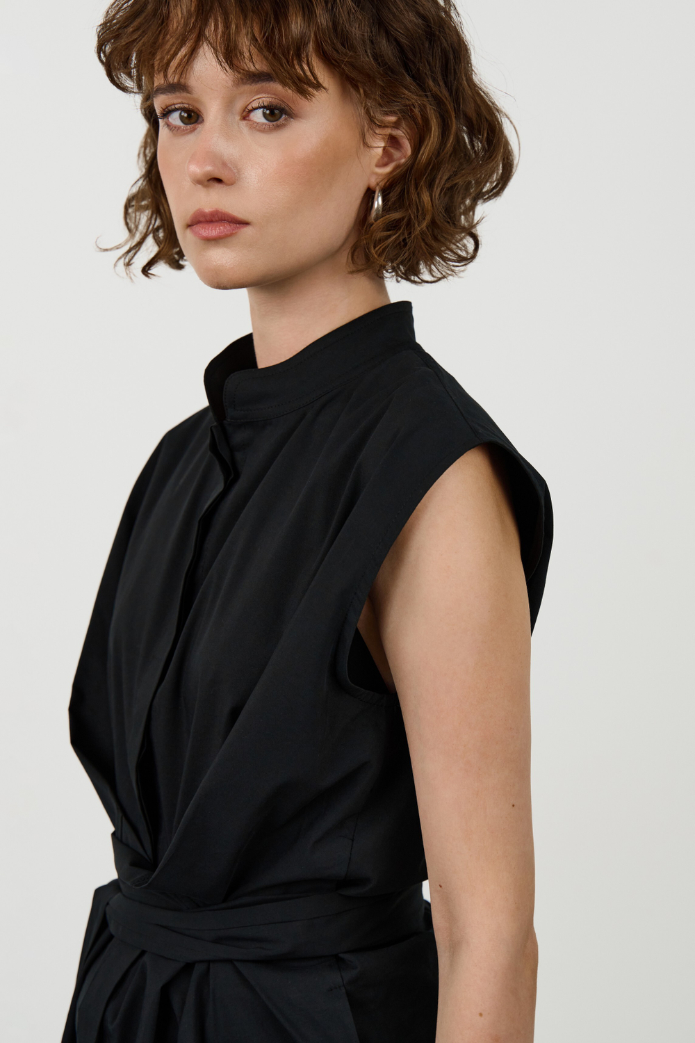 Блуза с драпировкой и поясом