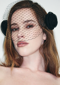 Вуаль черная с цветами по бокам