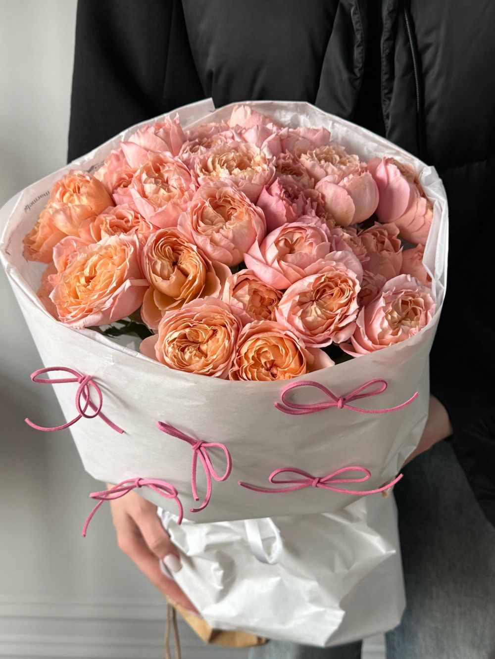 Букет из кустовых пионовидных роз