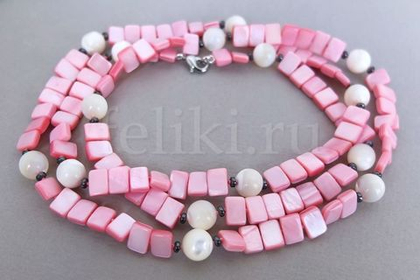 бусы из розового и белого перламутра