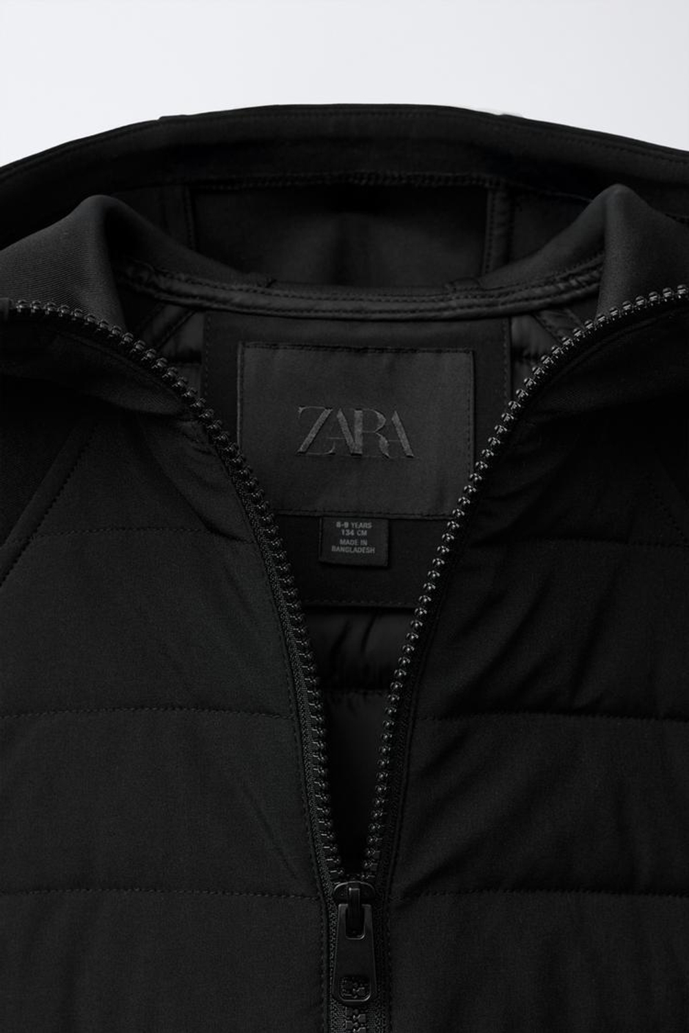 ZARA УЛЬТРАЛЕГКАЯ КОМБИНИРОВАННАЯ КУРТКА С ЭФФЕКТОМ НЕОПРЕНА, ЧЕРНЫЙ