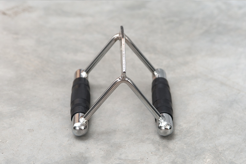 Рукоятка для тяги к животу (узкий параллельных хват)