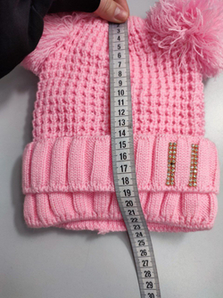 Шапка розовая с двумя помпонами