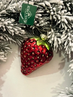 Елочная игрушка Клубничка