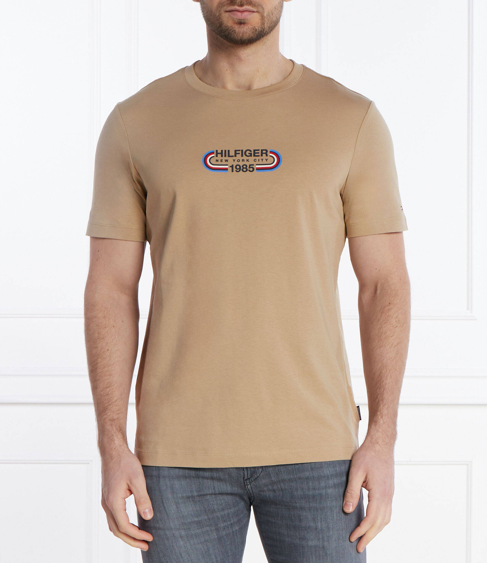 Футболка HILFIGER TRACK GRAPHIC Tommy Hilfiger - бежевый(MW0MW34429)