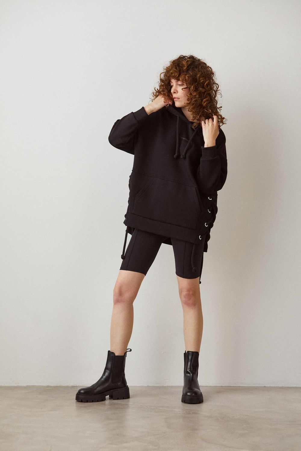 Худи Toccotwo с белыми люверсами Женский Черный