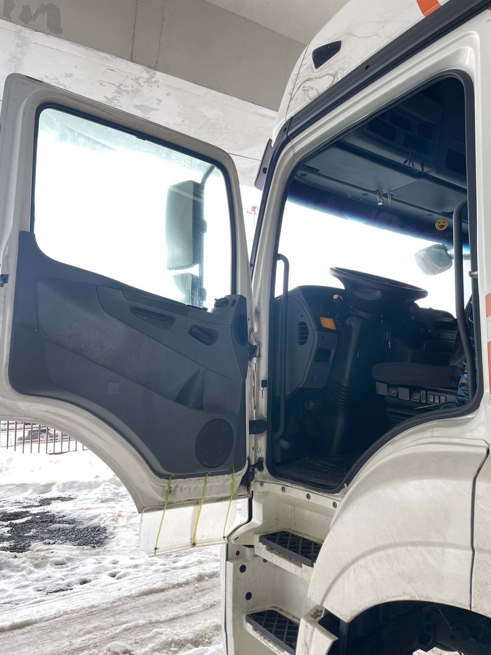 КамАЗ 5490 4x2 Седельный тягач 5490-DC (Дизельный, 12,0 л, 401 л.с., МТ)