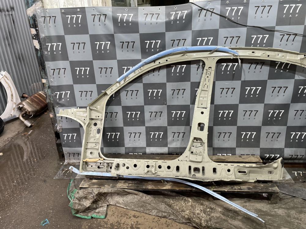 Боковина правая Skoda Superb 1, Passat B5  Новая Оригинал