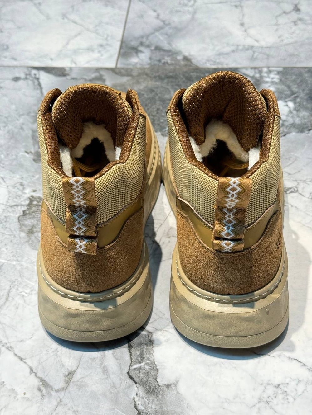 UGG
