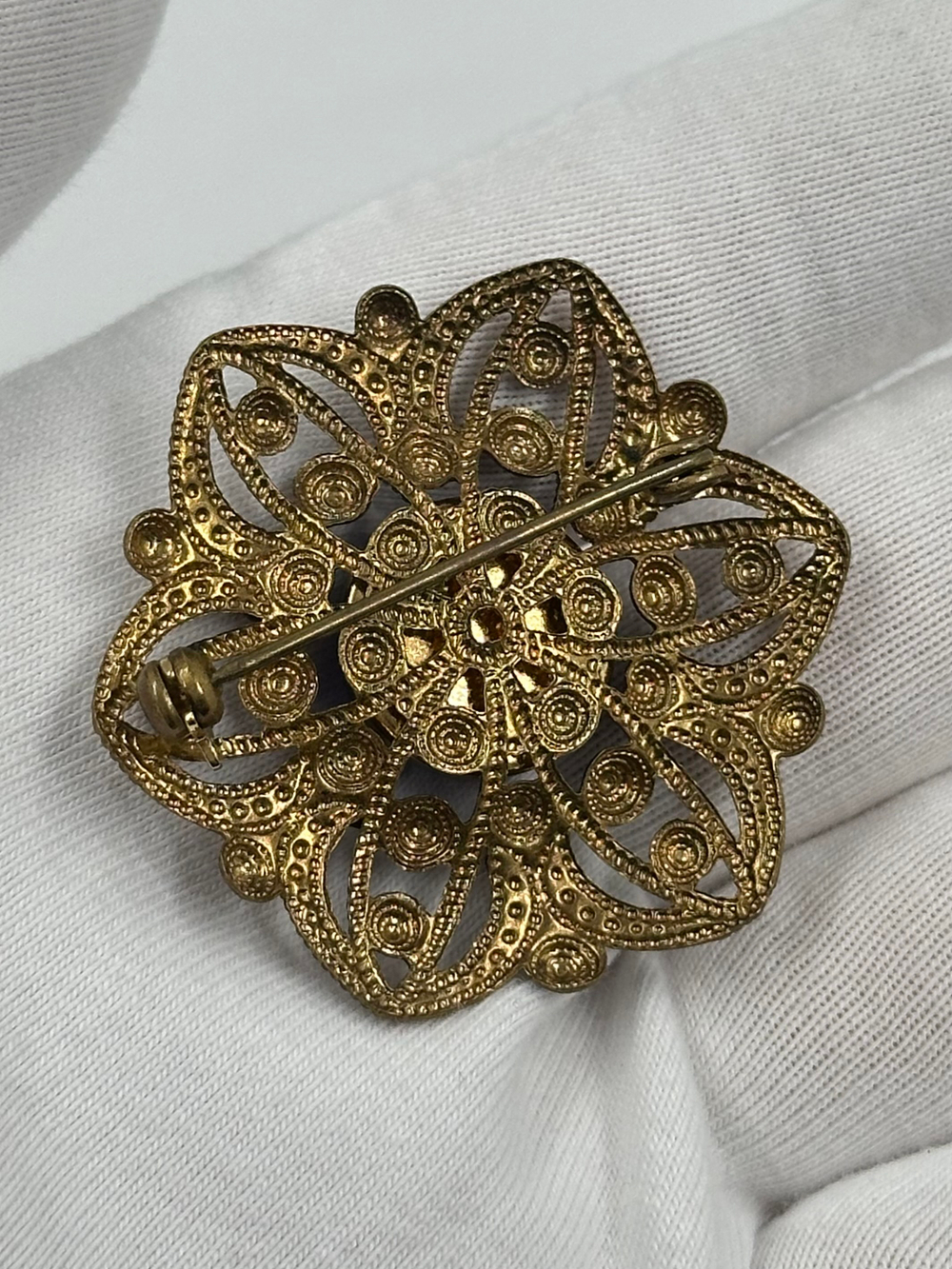 Брошь с синим кабошоном