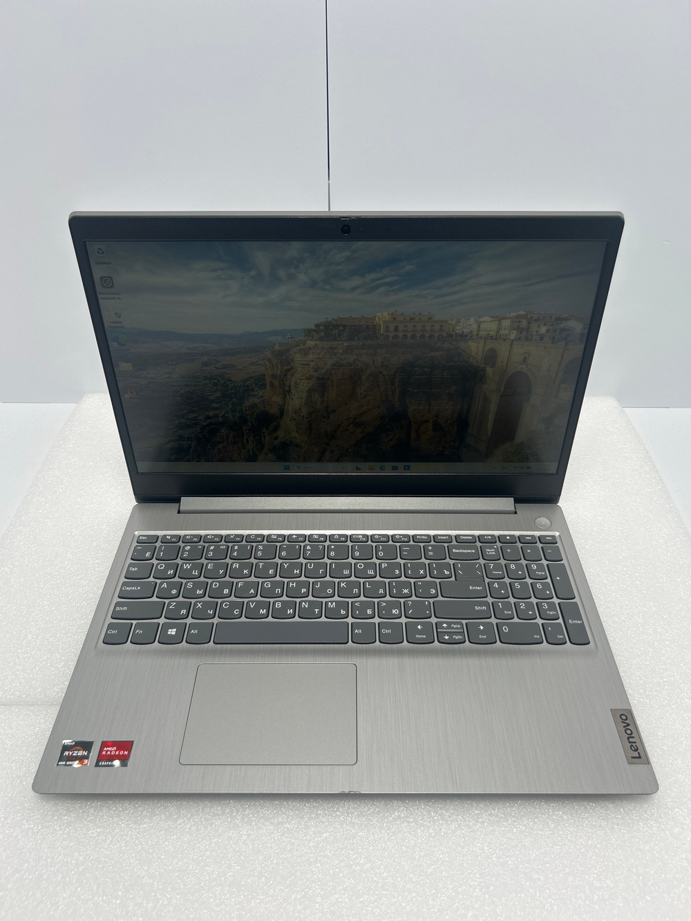 Ноутбук Lenovo 3-15ARE05 (81W40031RK) 15.6"/AMD Ryzen 3 4300U/RAM 8GB/SSD 256GB/AMD Radeon Graphics/1920x1080 IPS/WIndows 11/Подсветка кл-ры: нет/Цвет: серый. Состояние: B1