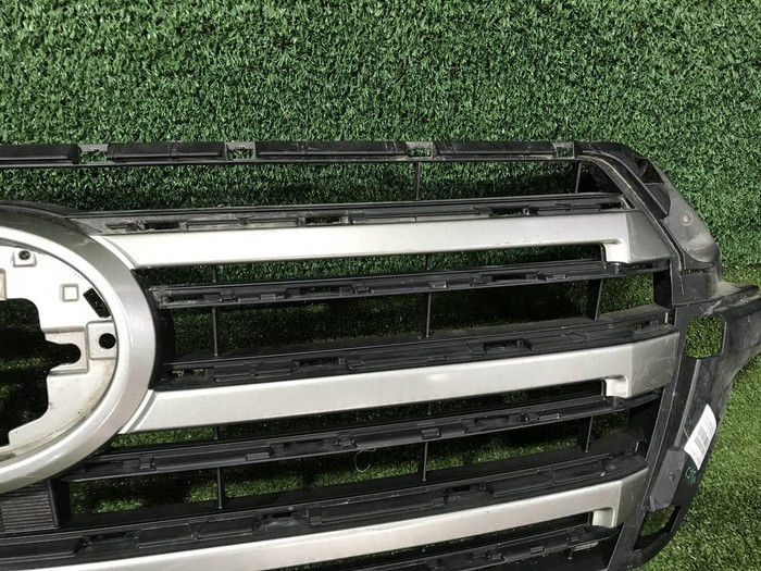 Решетка радиатора Toyota Land Cruiser 200 (2015-2021)