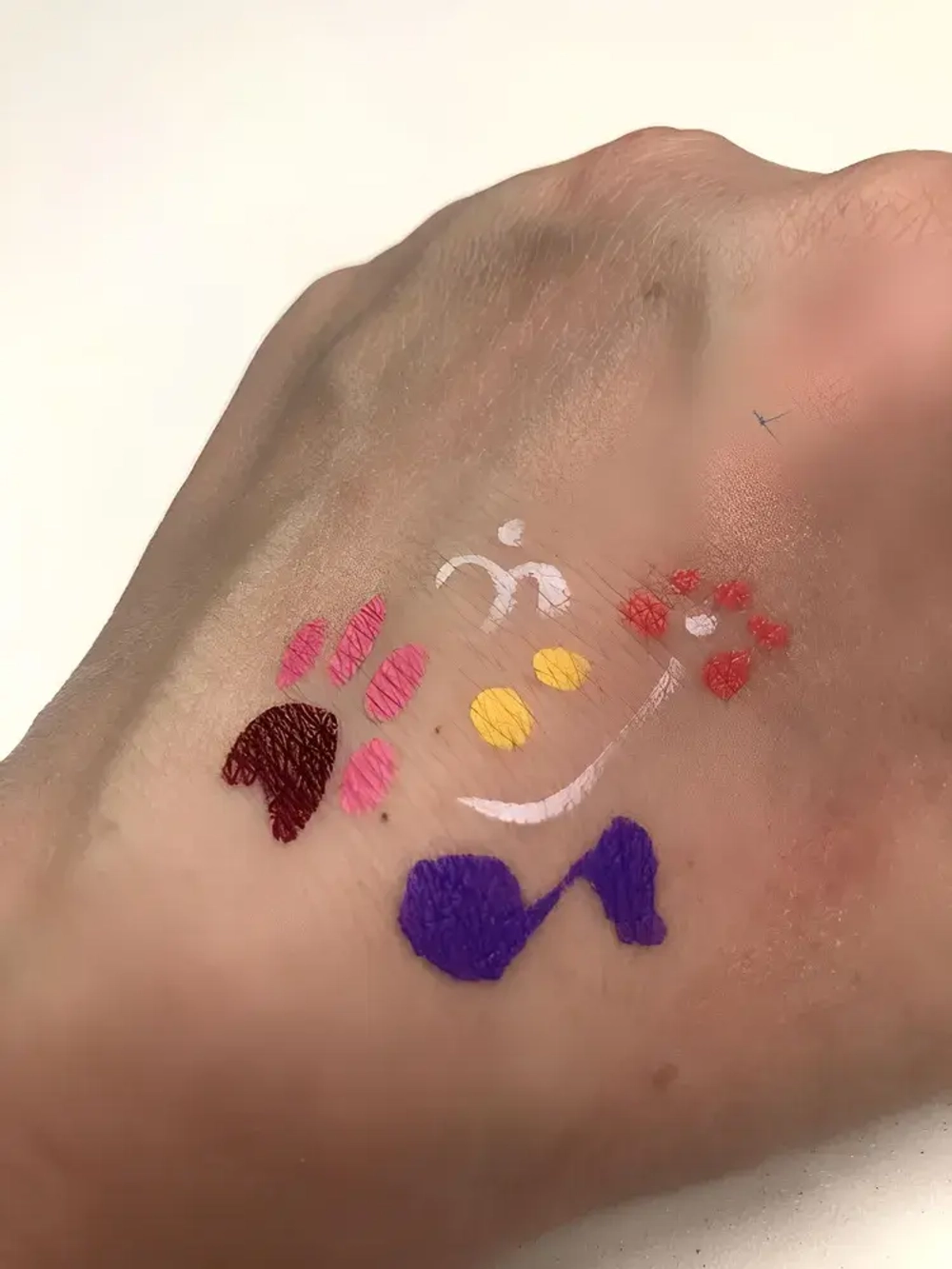 Набор цветных водостойких маркеров для тела 12 штук с трафаретами для тату