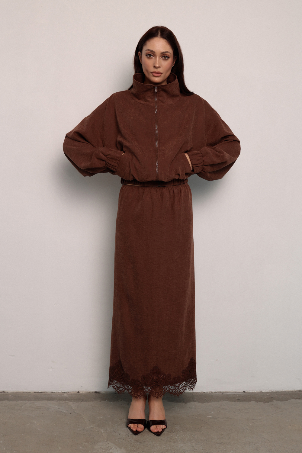 Юбка - макси с кружевом шоколадная